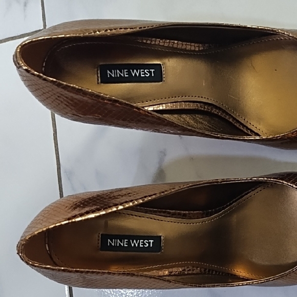 Elegant Bronze High Heels/ Brand New/ Size 8.5 - Picture 4 of 9